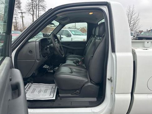 Used 2006 GMC Sierra 2500 W/T w/ Heavy-Duty Power Package image 10