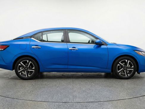 Used 2025 Nissan Sentra SV image 11