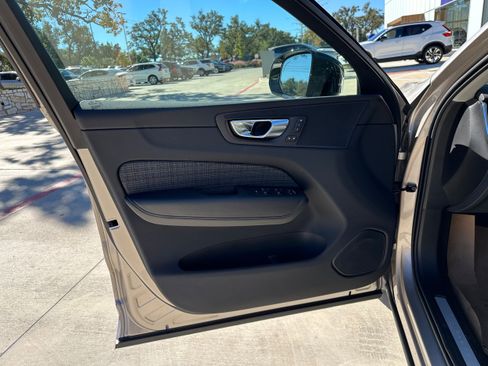 Used 2025 Volvo XC60 B5 Core w/ Protection Package Premier image 16
