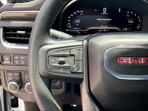 Used 2024 GMC Yukon AT4 w/ Technology Package AWD/4WD image 23