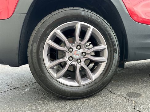 Used 2023 GMC Terrain SLT w/ Tech Package image 18