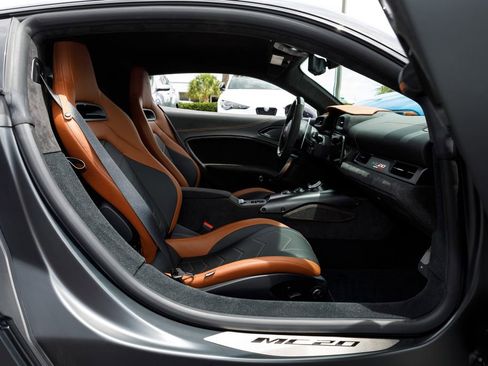 Used 2023 Maserati MC20 Coupe RWD image 12