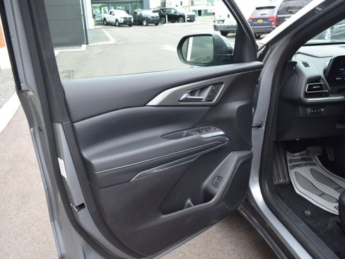 Used 2026 Chevrolet Traverse LT AWD/4WD image 12