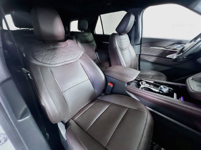 Used 2025 Ford Explorer Platinum w/ LUX Leather Package AWD/4WD image 27