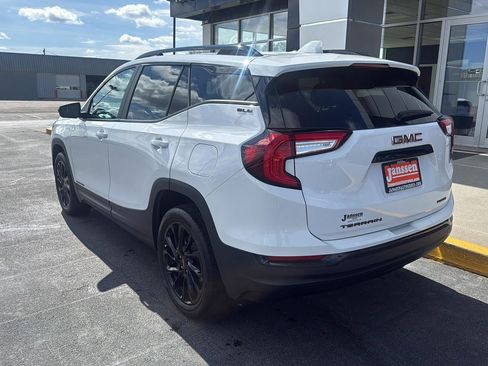 Used 2024 GMC Terrain SLE w/ Driver Convenience Package AWD/4WD image 2