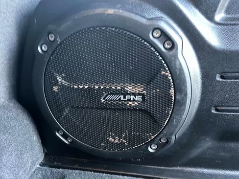 Used 2023 Jeep Wrangler Unlimited w/ Sun & Screen Package image 15