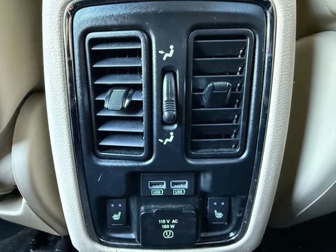 Used 2018 Jeep Grand Cherokee Limited image 29