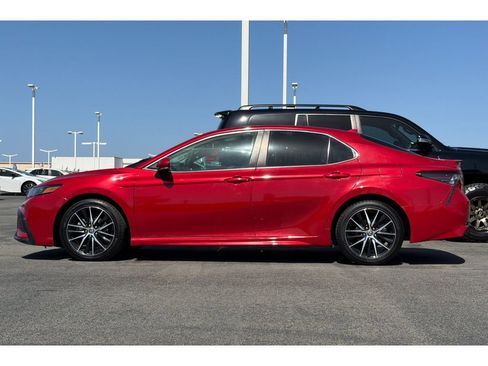 Used 2022 Toyota Camry SE FWD image 7