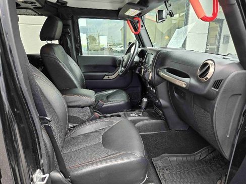 Used 2016 Jeep Wrangler Unlimited Sahara image 12