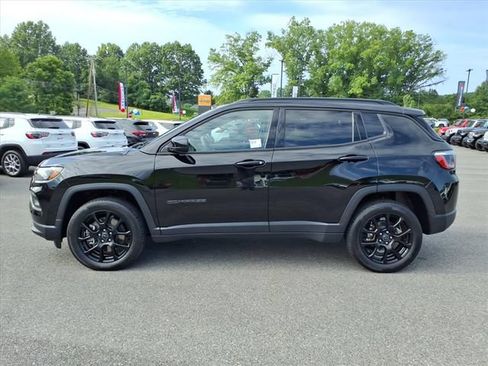 Used 2026 Jeep Compass Latitude AWD/4WD image 11
