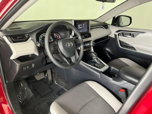 Used 2025 Toyota RAV4 XLE AWD/4WD image 19
