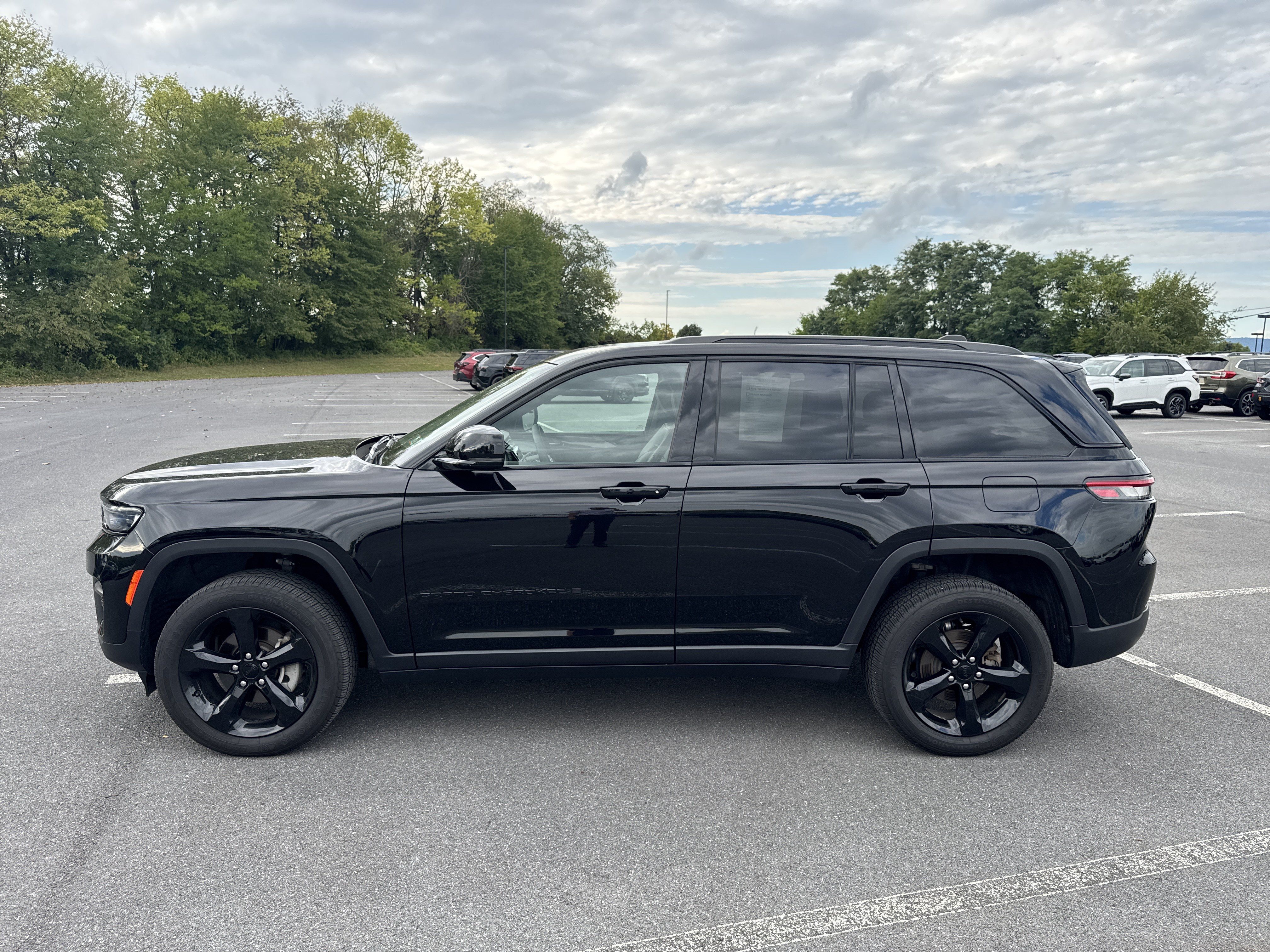 Used 2023 Jeep Grand Cherokee Altitude AWD/4WD image 44