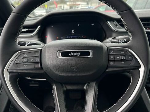 New 2024 Jeep Grand Cherokee Altitude image 23