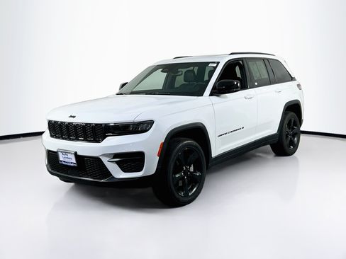 Used 2023 Jeep Grand Cherokee Altitude AWD/4WD image 1