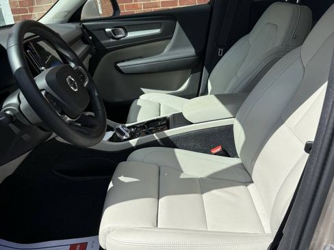 Used 2024 Volvo XC40 B5 Plus AWD/4WD image 7