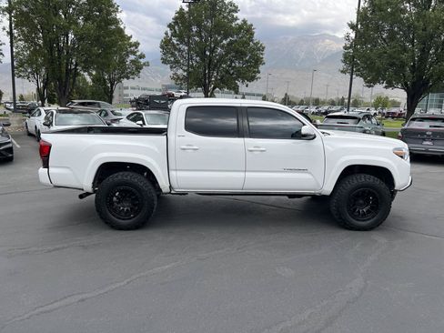 Used 2020 Toyota Tacoma SR5 w/ Technology Package AWD/4WD image 6