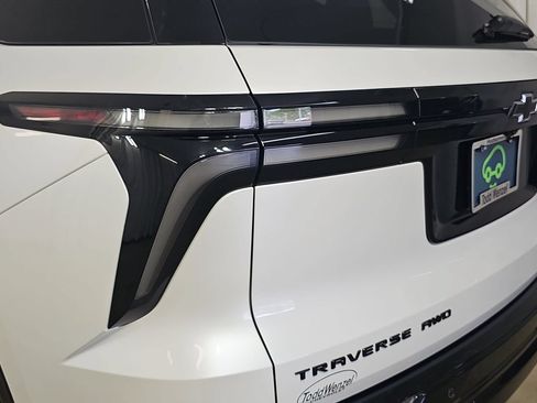 Certified 2024 Chevrolet Traverse RS w/ LPO, Floor Liner Package AWD/4WD image 42