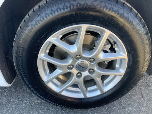 Certified 2024 Chrysler Pacifica Touring-L FWD image 12