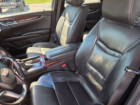 Used 2017 Cadillac XTS Luxury w/ Driver Awareness Package FWD image 2