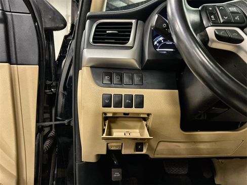 Used 2018 Toyota Highlander Limited image 14