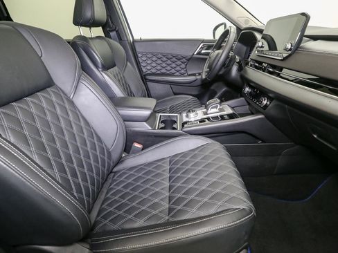 Used 2024 Mitsubishi Outlander 4WD Plug-In Hybrid image 19