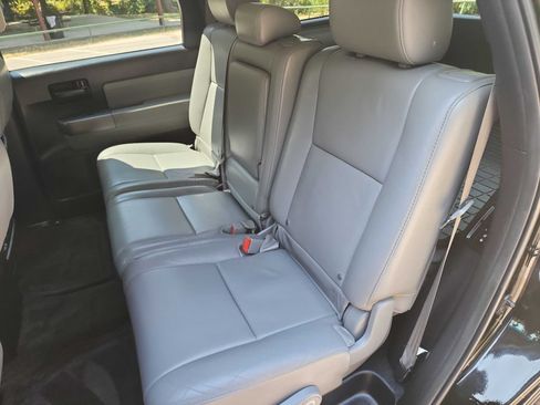 Used 2013 Toyota Sequoia SR5 w/ Premium Pkg RWD image 30