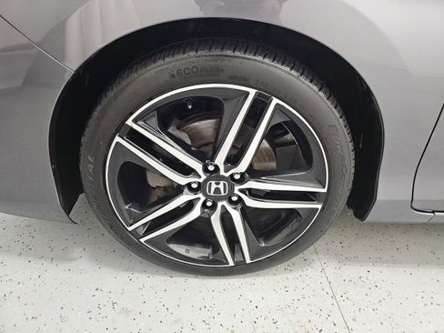Used 2017 Honda Accord Touring image 9
