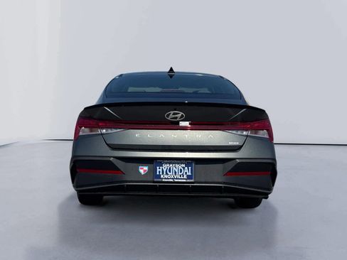 New 2025 Hyundai Elantra SEL image 6