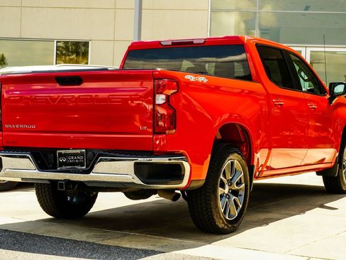 Used 2023 Chevrolet Silverado 1500 LT AWD/4WD image 12