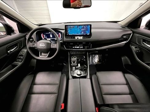 Used 2025 Nissan Rogue SL w/ Tech Package AWD/4WD image 18