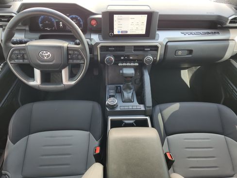 Used 2024 Toyota Tacoma TRD Off-Road AWD/4WD image 28