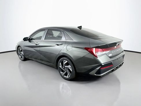 Used 2025 Hyundai Elantra Limited FWD image 4