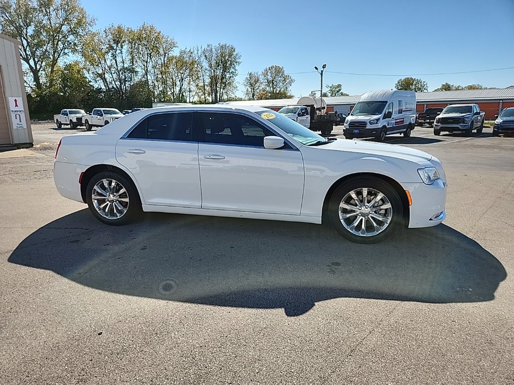 Used 2022 Chrysler 300 Touring AWD/4WD image 4