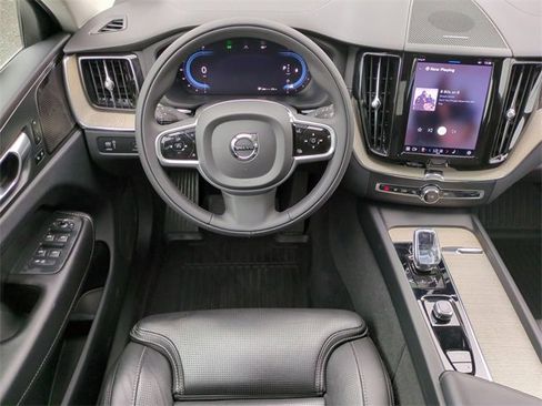 Used 2022 Volvo XC60 B5 Inscription w/ Climate Package image 14
