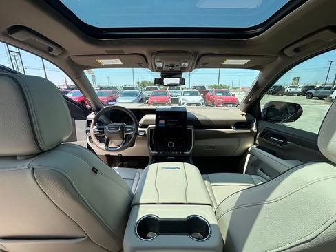Used 2025 GMC Yukon Denali w/ Sun & Power Step Package AWD/4WD image 9