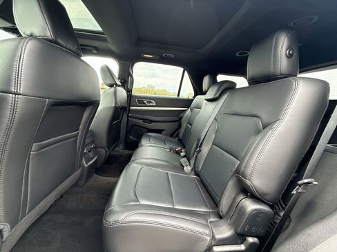 Used 2018 Ford Explorer XLT w/ Equipment Group 202A AWD/4WD image 25