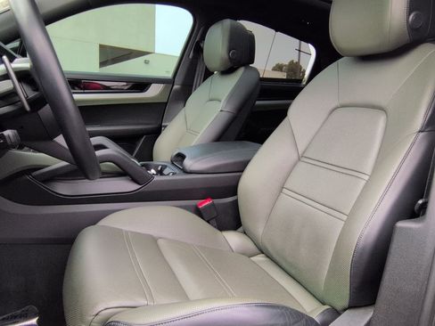 Used 2024 Porsche Cayenne Coupe AWD/4WD image 20