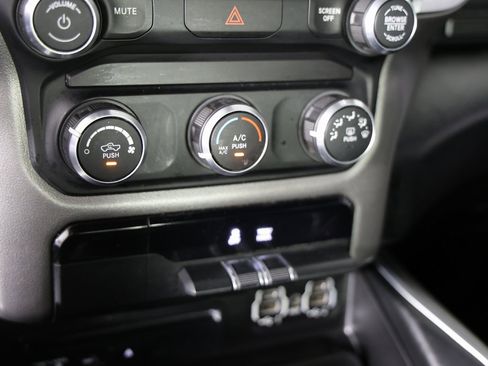 Used 2019 RAM 1500 Big Horn image 16