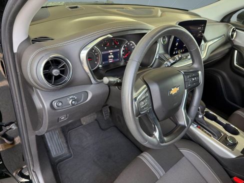 Used 2025 Chevrolet Blazer LT image 4