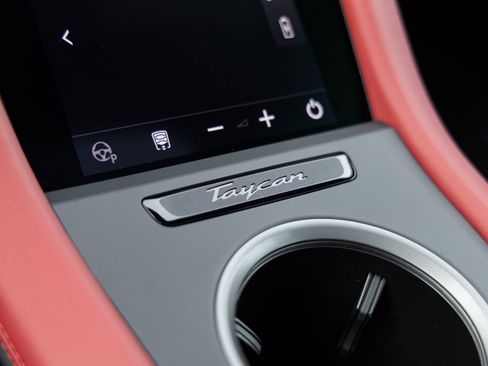 Used 2025 Porsche Taycan 4 Cross Turismo image 27