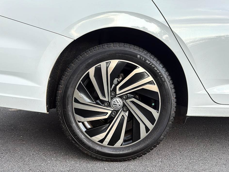 Used 2019 Volkswagen Jetta SEL Premium FWD image 25