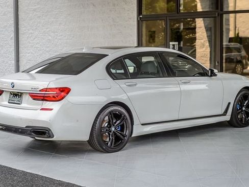 Used 2018 BMW 740i xDrive AWD/4WD image 9