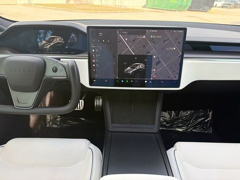 Used 2022 Tesla Model S Plaid image 20