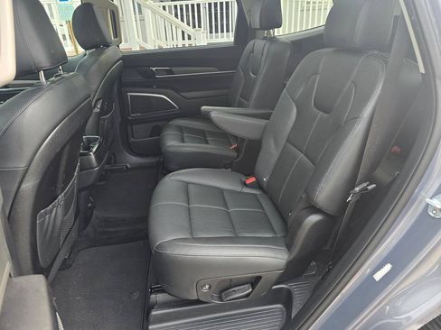 Used 2021 Kia Telluride SX w/ Towing Package FWD image 19