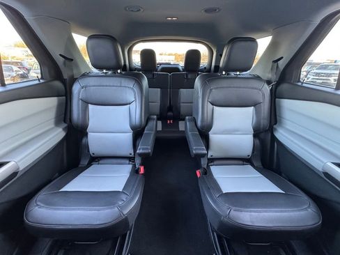 Used 2022 Ford Explorer XLT w/ Equipment Group 202A image 28