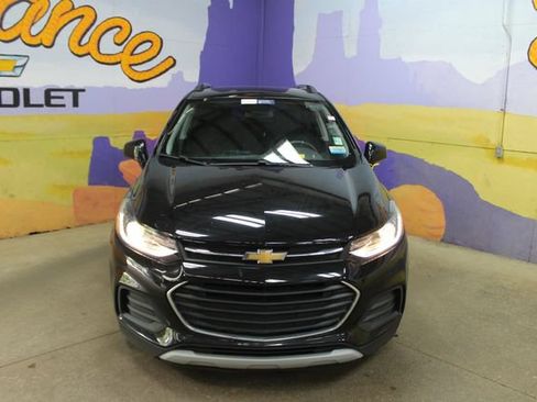 Used 2020 Chevrolet Trax LT w/ Driver Confidence Package FWD image 3
