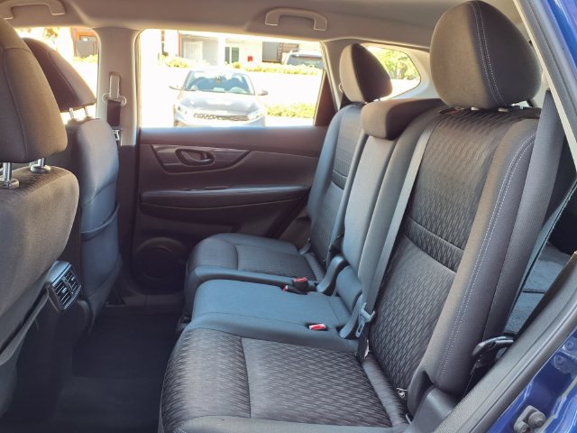 Used 2019 Nissan Rogue S FWD image 18