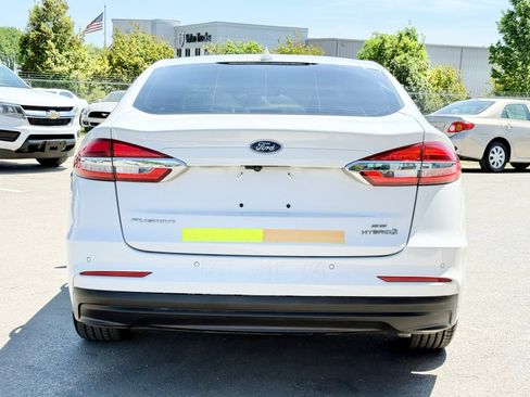 Used 2019 Ford Fusion SE FWD image 5