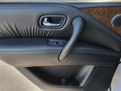 Used 2017 INFINITI QX80 Base w/ Driver Assistance Package image 11