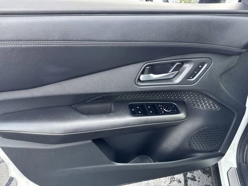 Certified 2023 Nissan Ariya FWD image 7